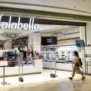 Falabella recupera su grado de inversión y sale de la categoría de alto riesgo