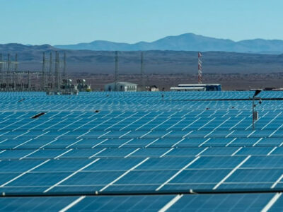 Proyecto de baterías busca frenar la pérdida de energía solar en Chile
